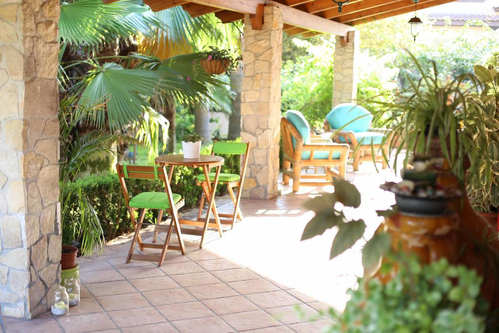 Il Giardino Delle Jacaranda Panzió Talsano Kültér fotó